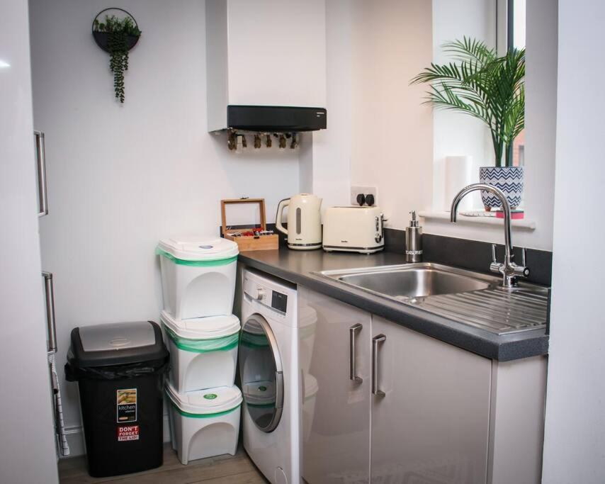 No12-Luxe Living Guest Apartment- 1 Bed-Garden-Private Parking-Wifi-Beach-City Swansea Dış mekan fotoğraf